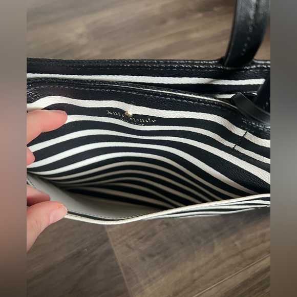 Kate spade striped tote bag, new without tags - Picture 2 of 3